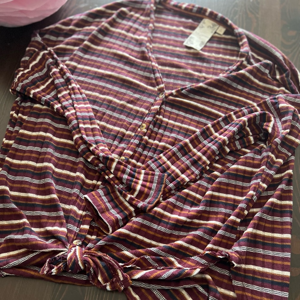 Blu-Pepper stripe long sleeve button front tie at bottom sz S